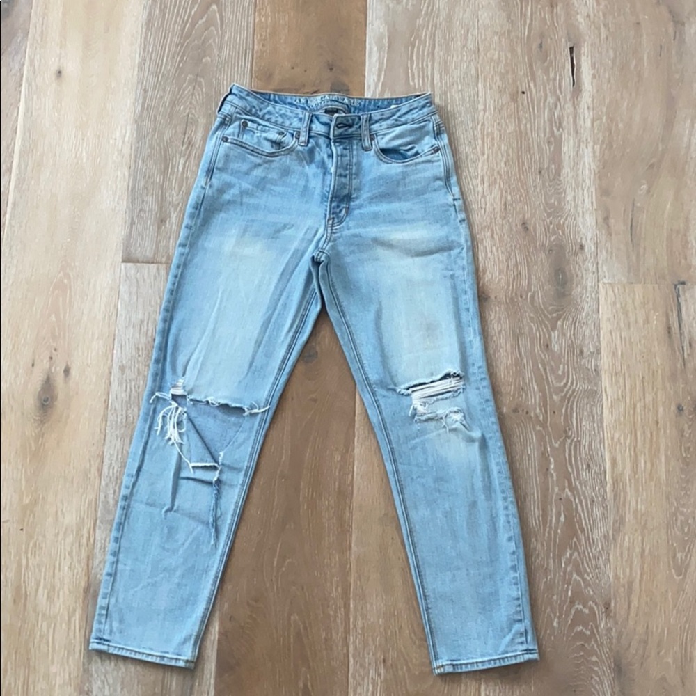 Light washed denim boyfriend jeans!